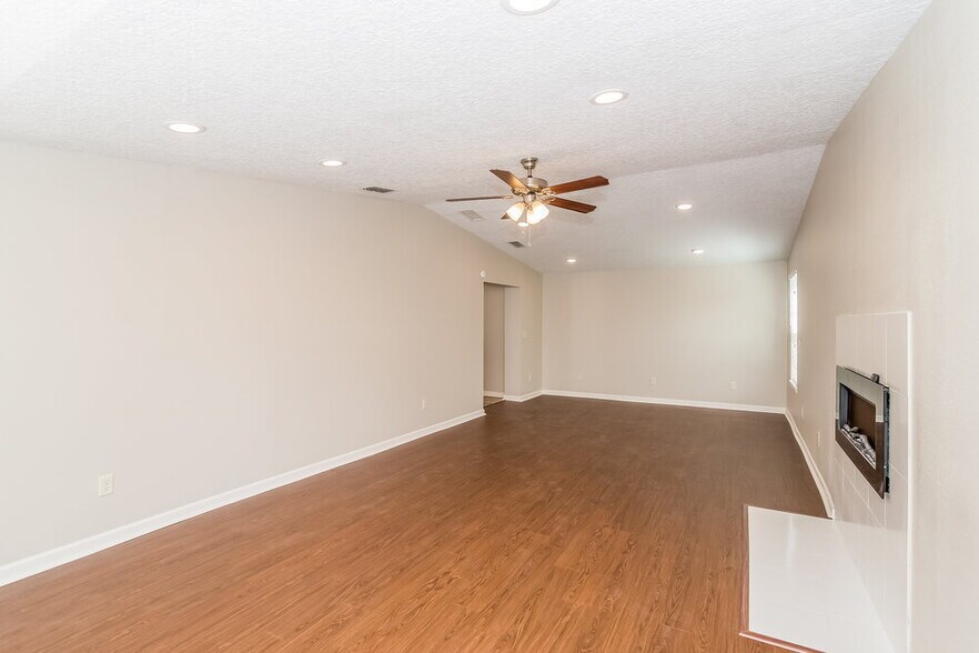 Building Photo - 8109 Grampell Dr
