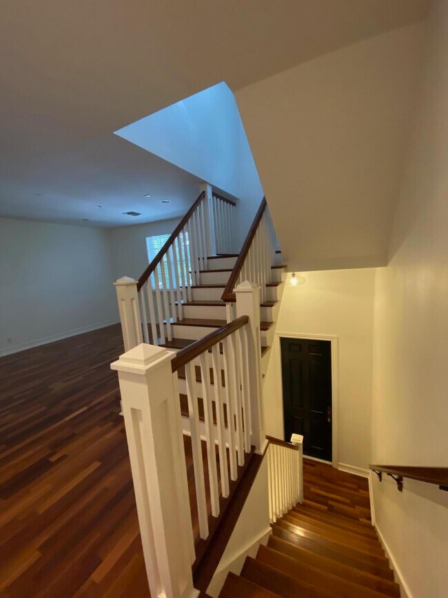 Building Photo - 319 Flamingo Dr