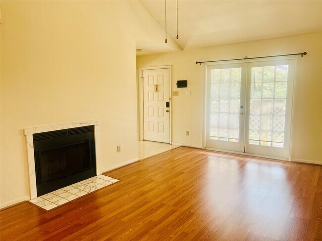 Building Photo - 2121 El Paseo St