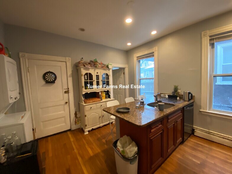 Building Photo - 34 Cherokee St