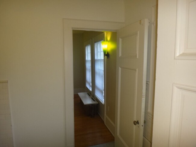 Building Photo - Original Master Suite in 1902 Mansion