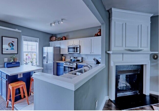 Building Photo - 4018 Edgecomb Dr