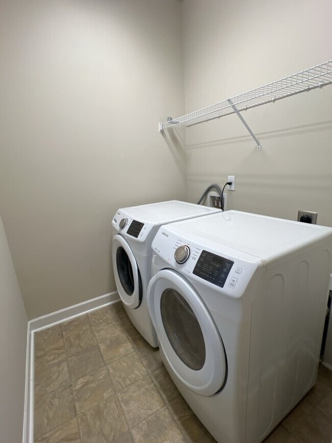 Building Photo - 579 Crossland Dr