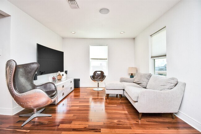 Building Photo - 1204 Archer St