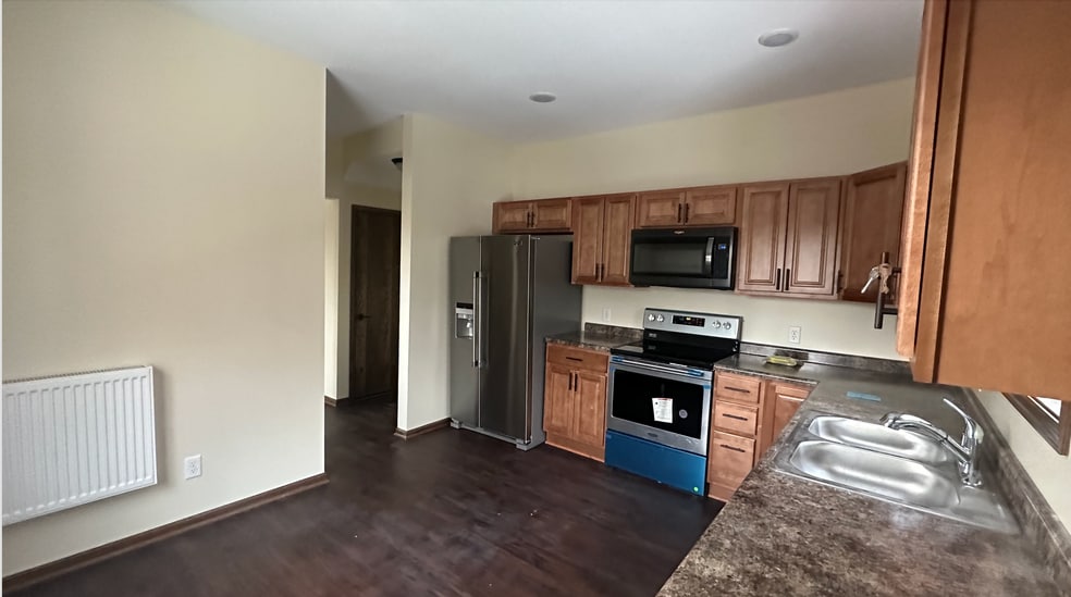 Kitchen - 513 Winslow Ave