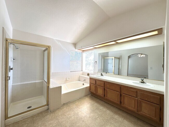 Building Photo - Reflections At The Lakes