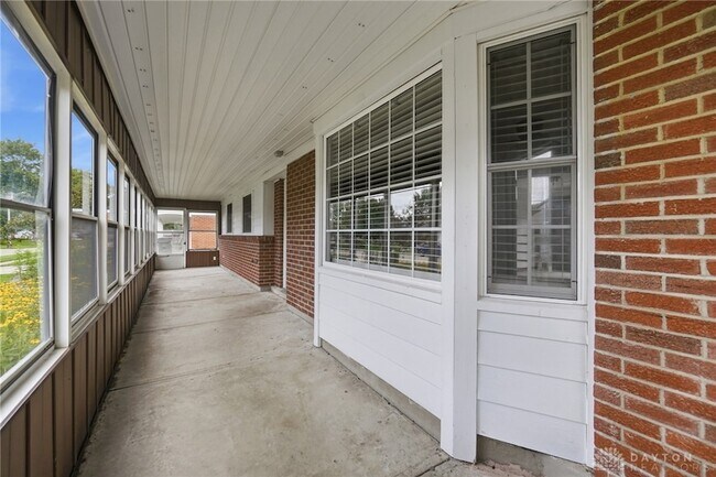 Building Photo - 27 Laurelgrove Dr
