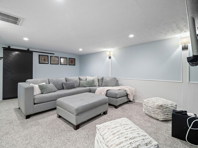 Building Photo - 32414 Lake Rd