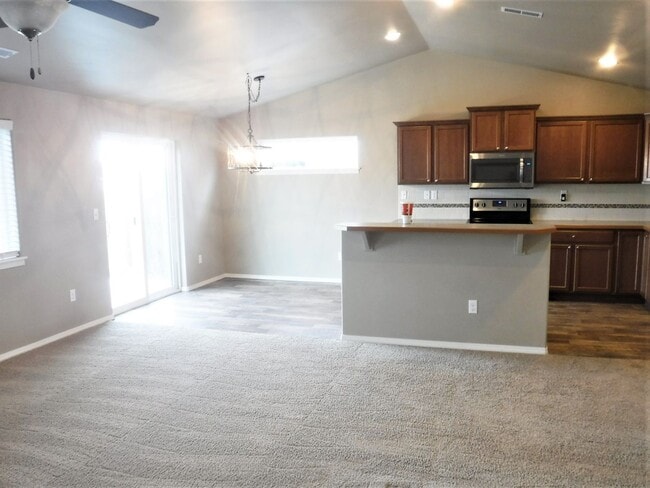 Building Photo - Awesome Caldwell 3 bed, 2 bath cutie!