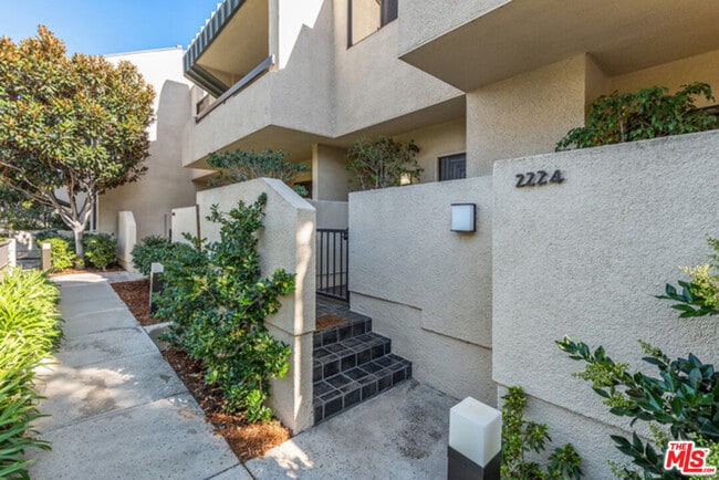 Building Photo - 2224 Century Hill