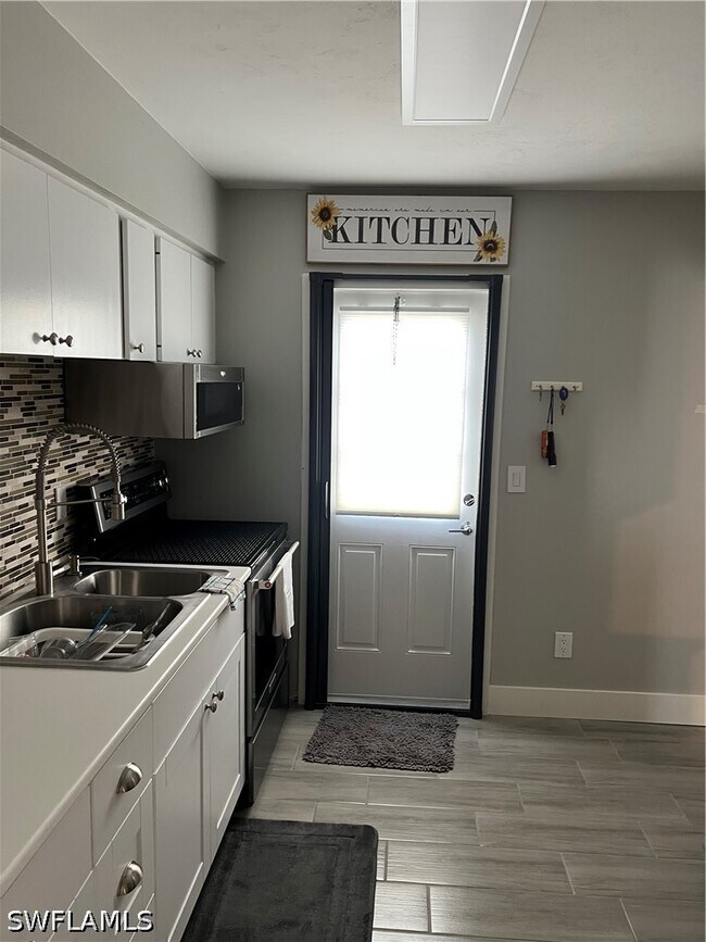 Building Photo - 6 Aztec Lily Ln