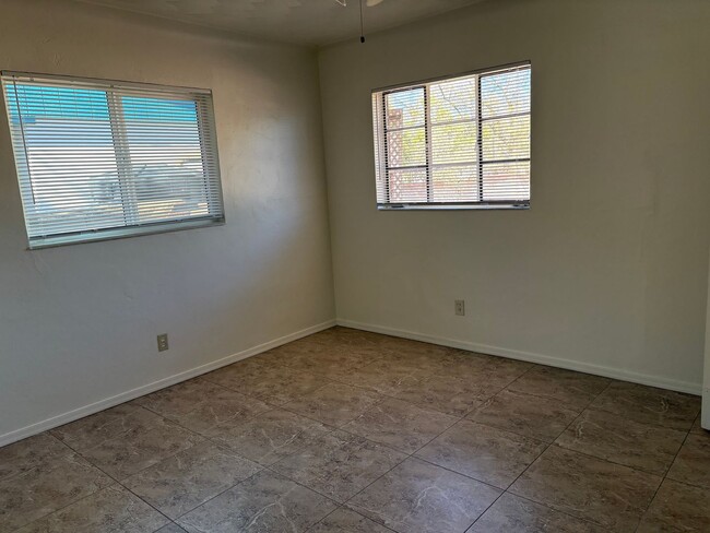 Building Photo - 3-bedroom, 2-bathroom home with large back...