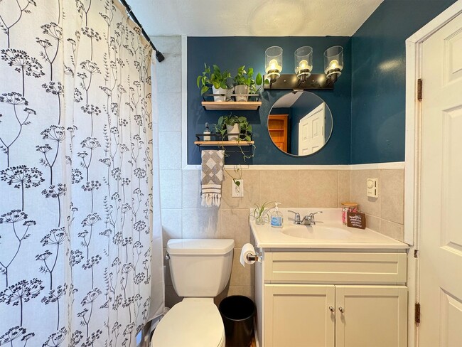 Building Photo - Charming Home for Lease
