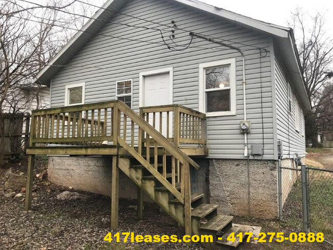 Building Photo - 2229 N Johnston Ave
