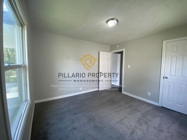 Building Photo - Freshly Renovated, 2 Bedroom, 1 Bathroom Home Available NOW!