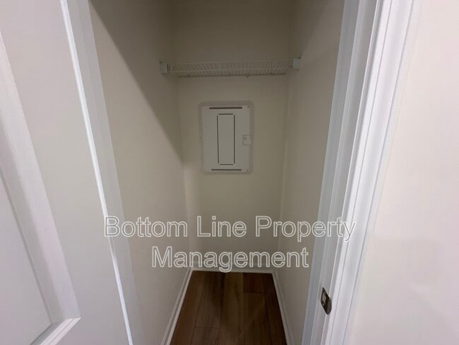 Building Photo - 5278 Maynard Hl Dr