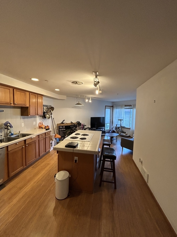 Building Photo - 2111 Waverly Pl N
