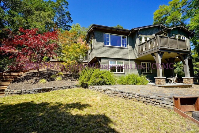 Building Photo - 422 Live Oak Dr