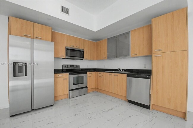 Building Photo - 1350 NW 8th Ct