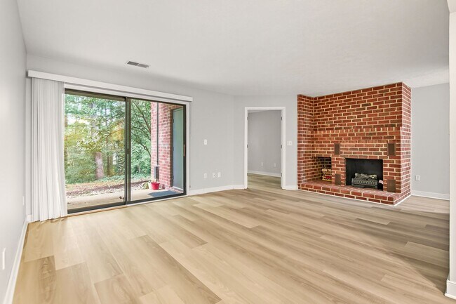 Building Photo - Charming 2-Bedroom Condo in Henrico's West...