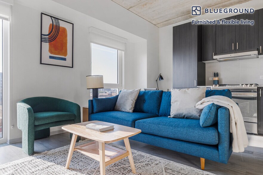 Primary Photo - 343 W Schiller St