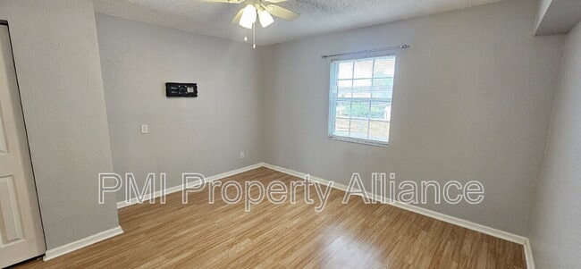 Building Photo - 302 Lewfield Cir