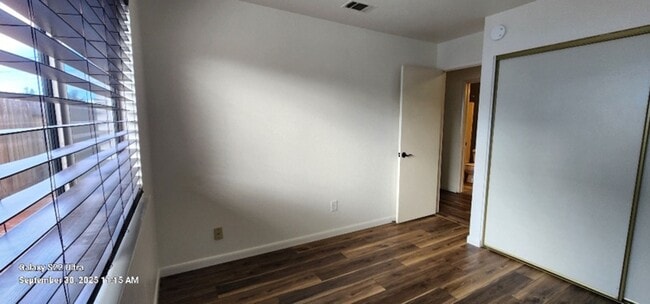 Building Photo - Beautiful & Unique 3 Bed 2 Bath Home w/Cus...