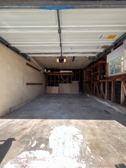 Building Photo - 205 S Flower Ave