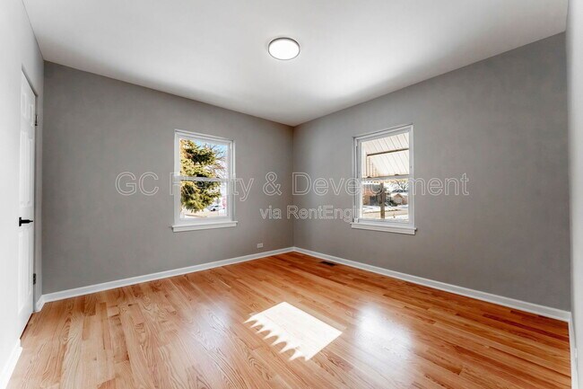 Building Photo - 3303 Division St