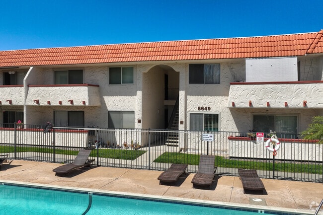 8609 Lake Murray Blvd - Casa Dorada