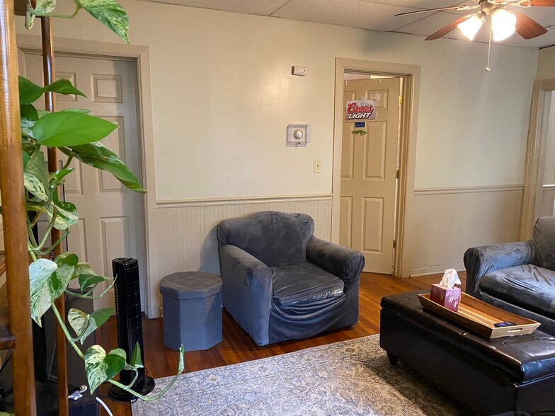 Building Photo - 16 Seminary Ave