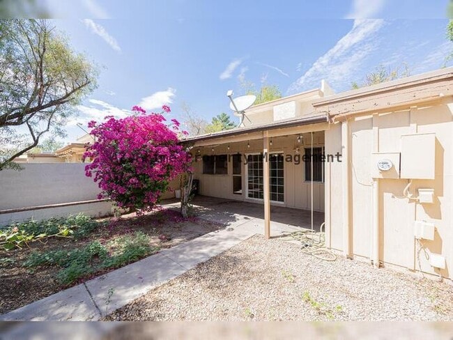 Building Photo - 2127 E Minton Dr