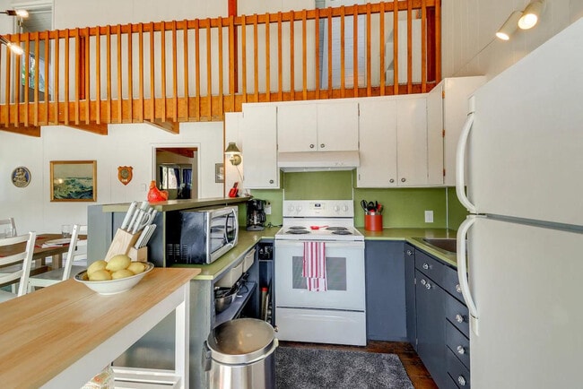 Building Photo - 50 E Treasure Island Dr