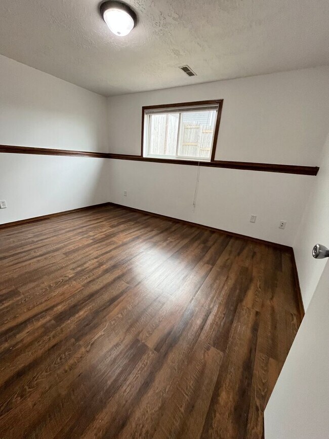 Building Photo - 3 Bed/2 Bath Home w/ Fenced in Yard!