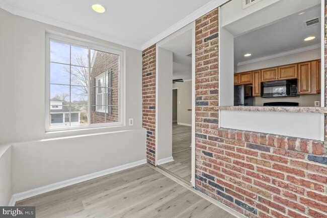 Building Photo - 2528 Wendover Rd