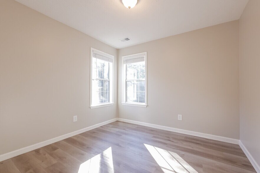 Building Photo - 8062 Mustang Ln