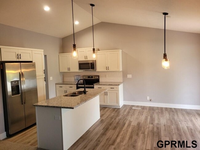 Building Photo - 3031 Lakeside Dr