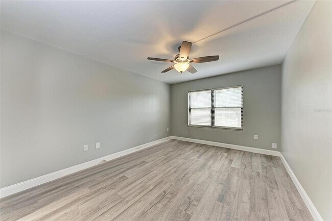 Building Photo - 515 30th Ave W