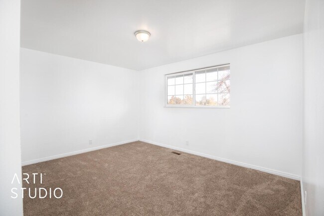 Building Photo - 457 N 750 E