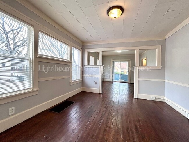 Building Photo - 39 Iona Ave