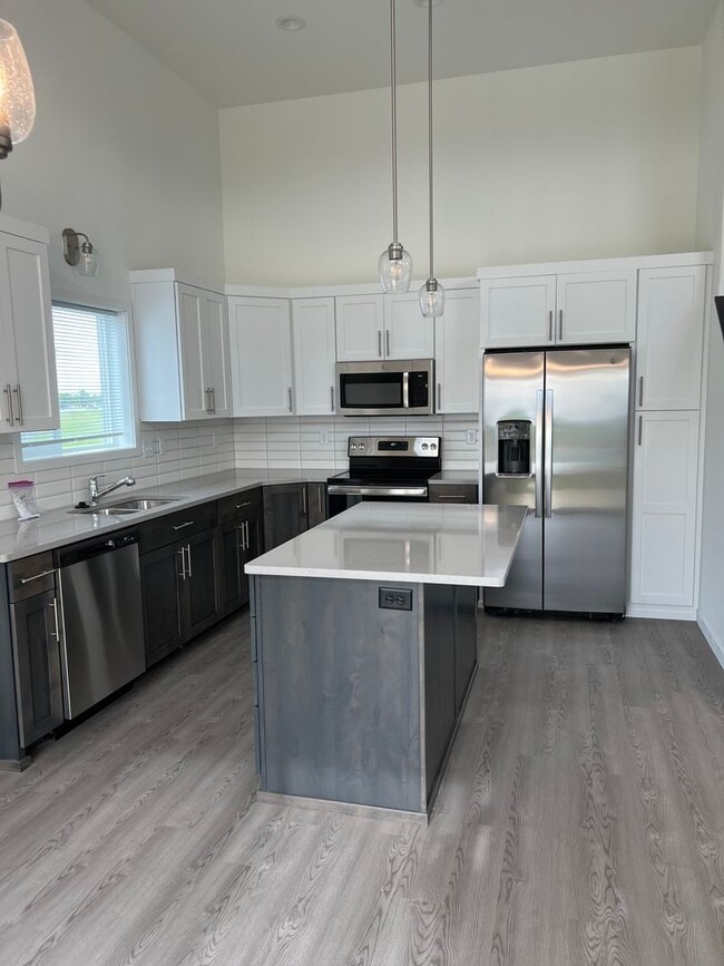 Building Photo - 3 Bed 3 Bath Single Family Home