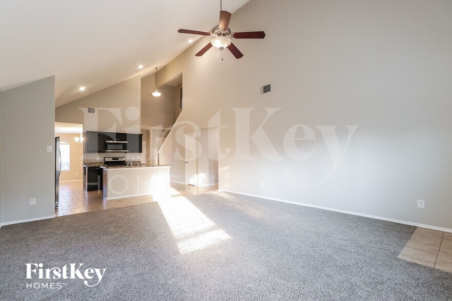 Building Photo - 21699 Horseshoe Dr