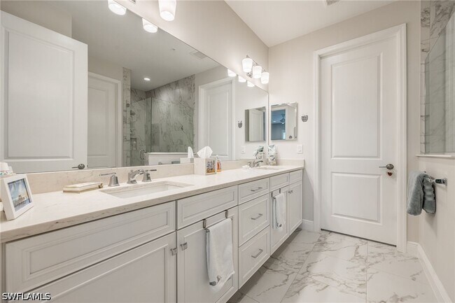 Building Photo - 2555 Seychelles Dr