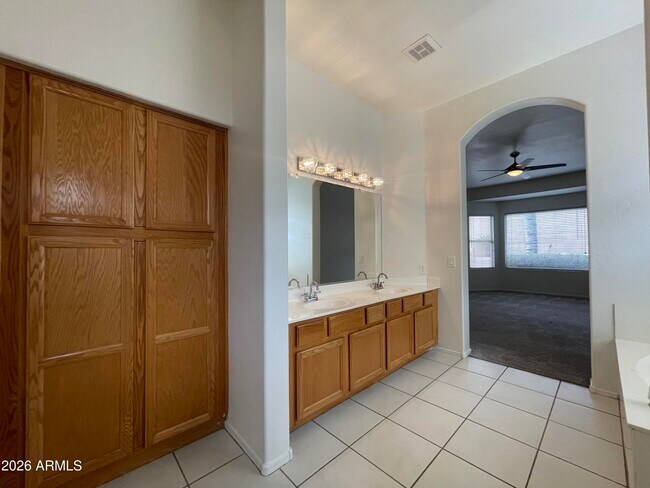 Building Photo - 3820 S Barberry Pl