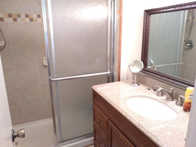 Building Photo - 4660 Vail Racquet Club Dr