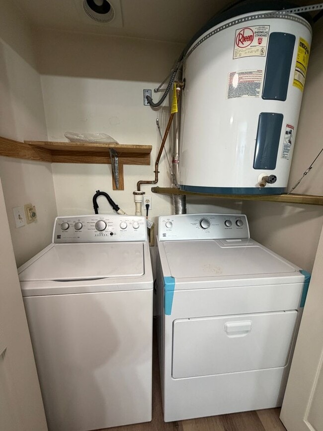 Building Photo - Sunset Shores - Condo For Rent