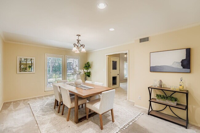 Building Photo - Spacious 3-Bed Townhome in Northwest Hills – Over 3,200 Sq Ft with Courtyard & 2-Car Garage
