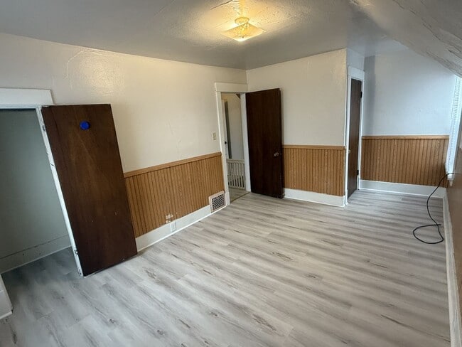 Building Photo - 325/327 3rd St NE