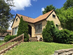 Building Photo - 0111 E Cottage Grove Avenue