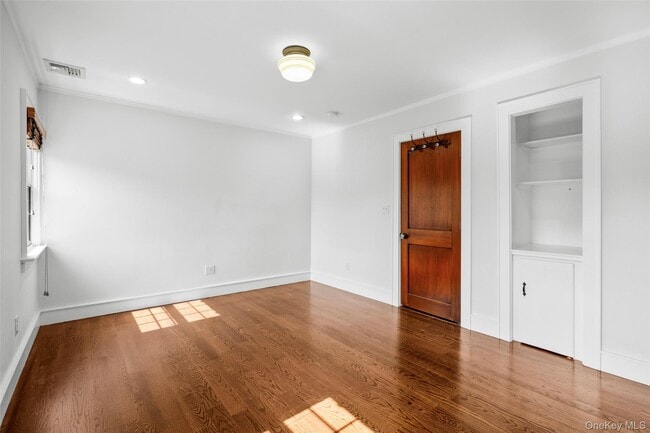 Building Photo - 6 Summit Ave